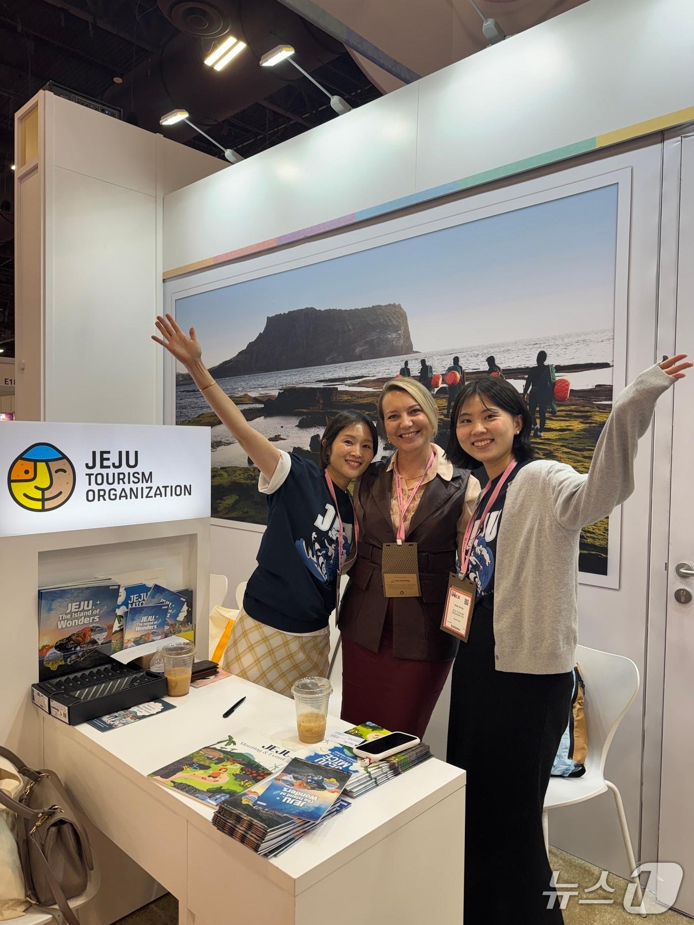 본문 이미지 - 지난 13~15일 미국 라스베이거스 만달레이 베이에서 열린 'IMEX America 2026'에서 운영한 제주 홍보관.(제주관광공사 제공. 재판매 및 DB 금지)