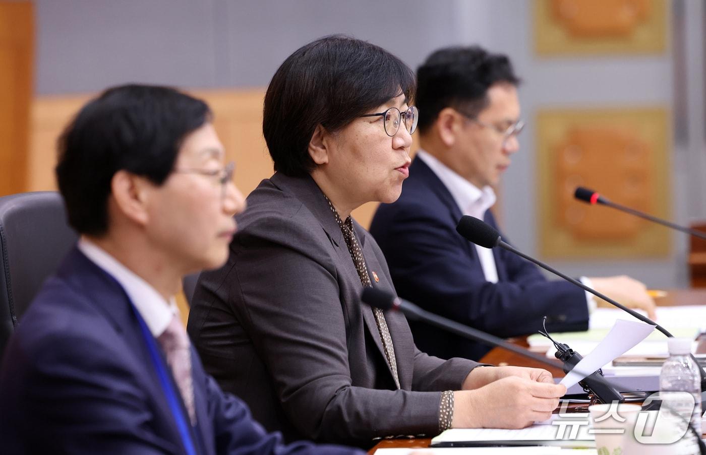 본문 이미지 - 정은경 보건복지부 장관이 20일 서울 종로구 정부서울청사에서 열린 2026년도 제7차 국민연금기금운용위원회에서 모두발언을 하고 있다. 2026.10.20 ⓒ 뉴스1 김성진 기자