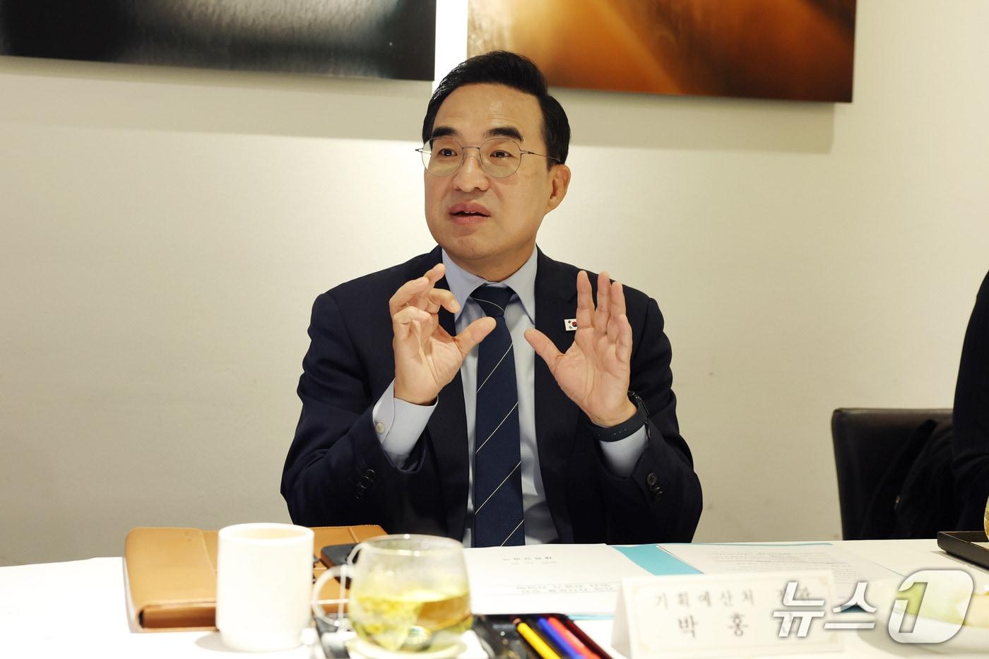 본문 이미지 - 박홍근 기획예산처 장관이 20일 오후 서울 중구 컨퍼런스하우스달개비에서 열린 '기금 자산운용 민간 전문가 간담회'에서 모두발언을 하고 있다. (기획예산처 제공. 재판매 및 DB 금지) 2026.10.20 ⓒ 뉴스1