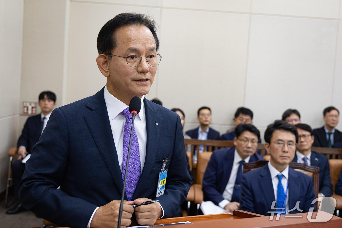 본문 이미지 - 김종출 한국항공우주산업(KAI) 대표가 20일 서울 여의도 국회에서 열린 재정경제기획위원회의 한국수출입은행 등에 대한 국정감사에 일반증인으로 출석해 의원 질의에 답하고 있다. 2026.10.20 ⓒ 뉴스1 유승관 기자