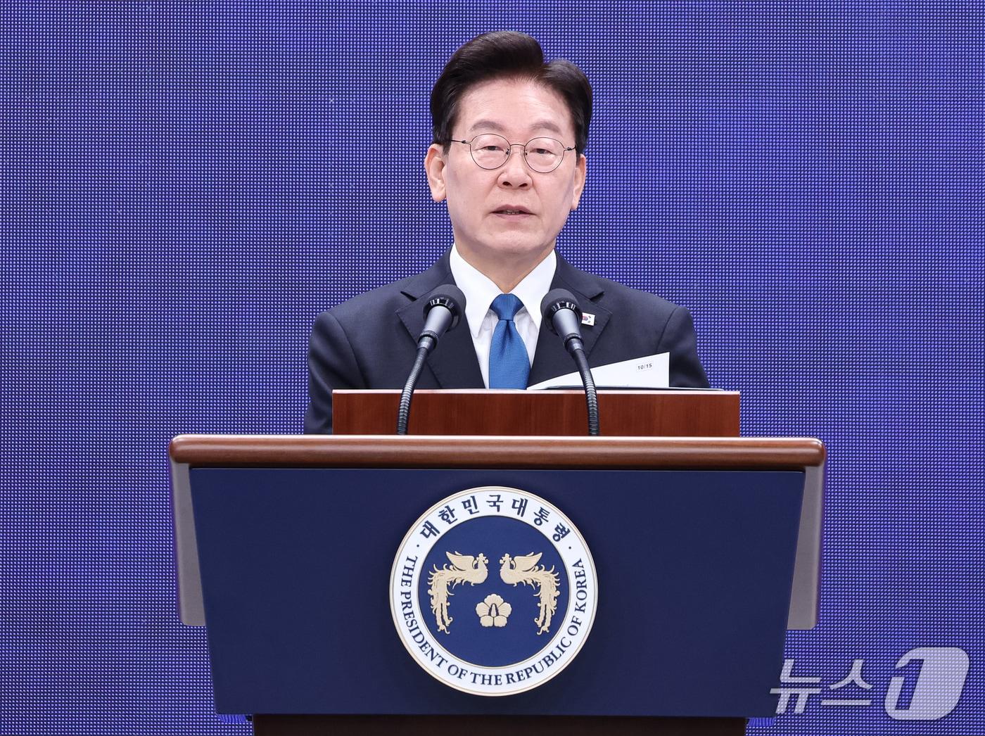 본문 이미지 - 이재명 대통령이 21일 서울 서대문구 경찰청에서 열린 제81주년 경찰의 날 기념식에서 기념사를 하고 있다. (청와대통신사진기자단) 2026.10.21 ⓒ 뉴스1 이재명 기자