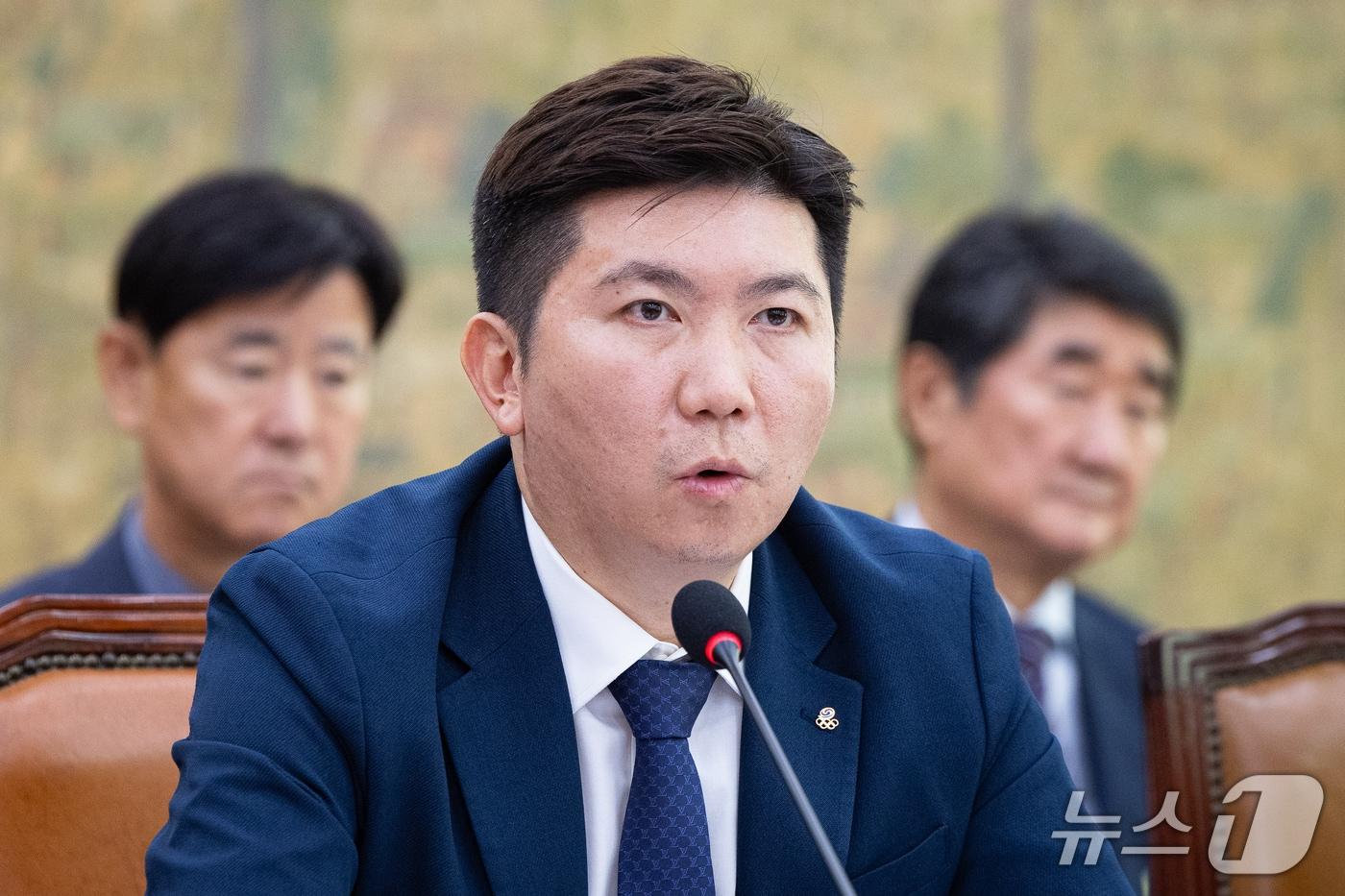 본문 이미지 - 유승민 대한체육회장이 21일 서울 여의도 국회에서 열린 문화체육관광위원회의 대한체육회 등에 대한 국정감사에 출석해 의원 질의에 답하고 있다. 2026.10.21 ⓒ 뉴스1 유승관 기자