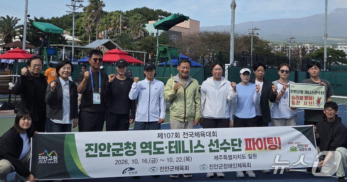 본문 이미지 - 전북 진안군청 테니스선수단이 창단 첫해 전국체전에서 단체전 3위에 올랐다.(진안군 제공, 재판매 및 DB 금지)2026.10.21/뉴스1