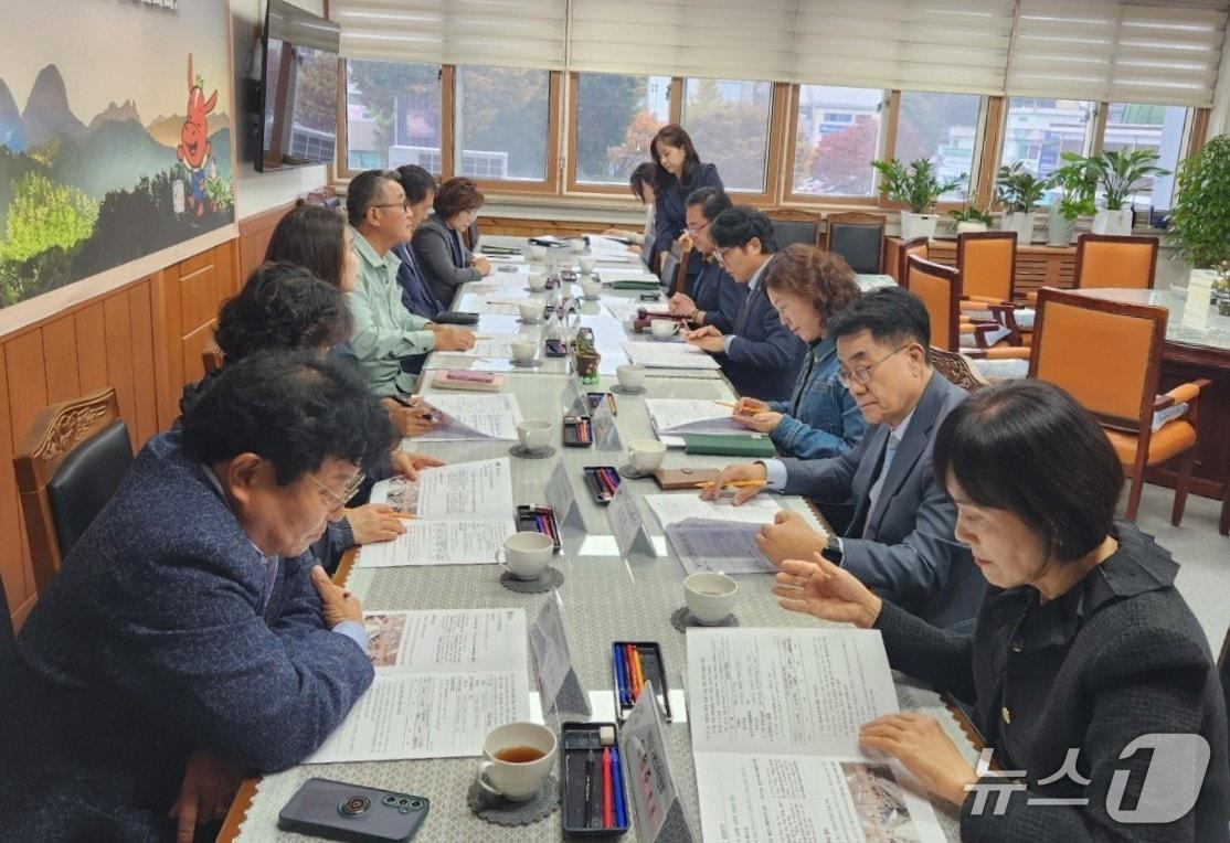 본문 이미지 - 전북 진안군이 제3차 기본소득위원회 회의를 갖고 있다.(진안군 제공, 재판매 및 DB 금지)2026.10.21/뉴스1