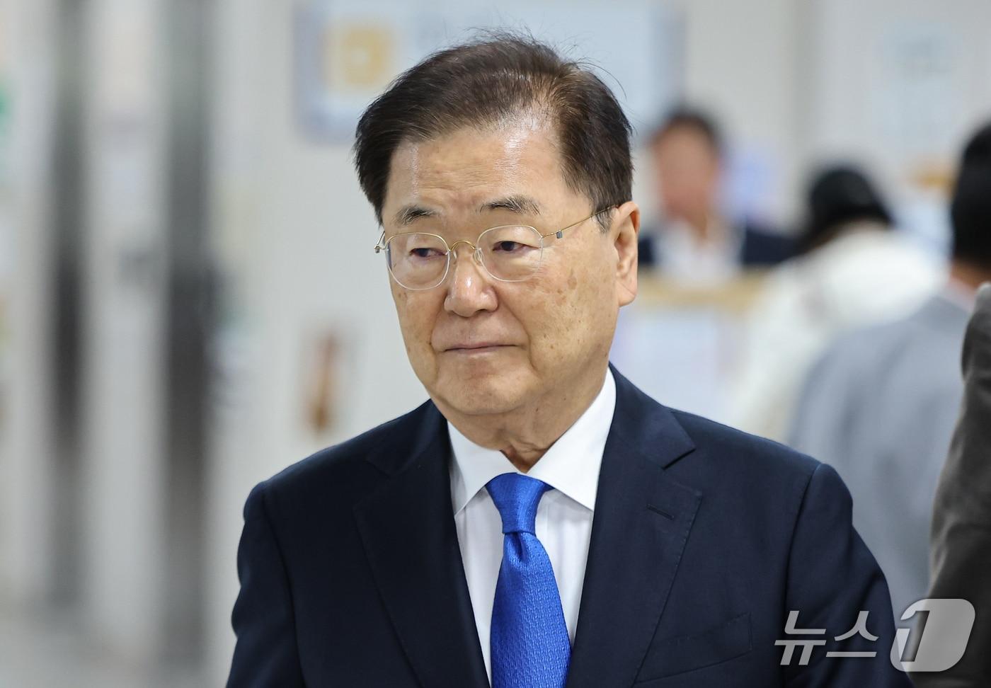 본문 이미지 - '탈북 어민 강제 북송' 혐의로 기소된 정의용 전 청와대 국가안보실장이 21일 오후 서울 서초구 서울고등법원에서 열린 국가정보원법 위반 항소심 선고 공판에 출석하고 있다. 2026.10.21 ⓒ 뉴스1 김도우 기자