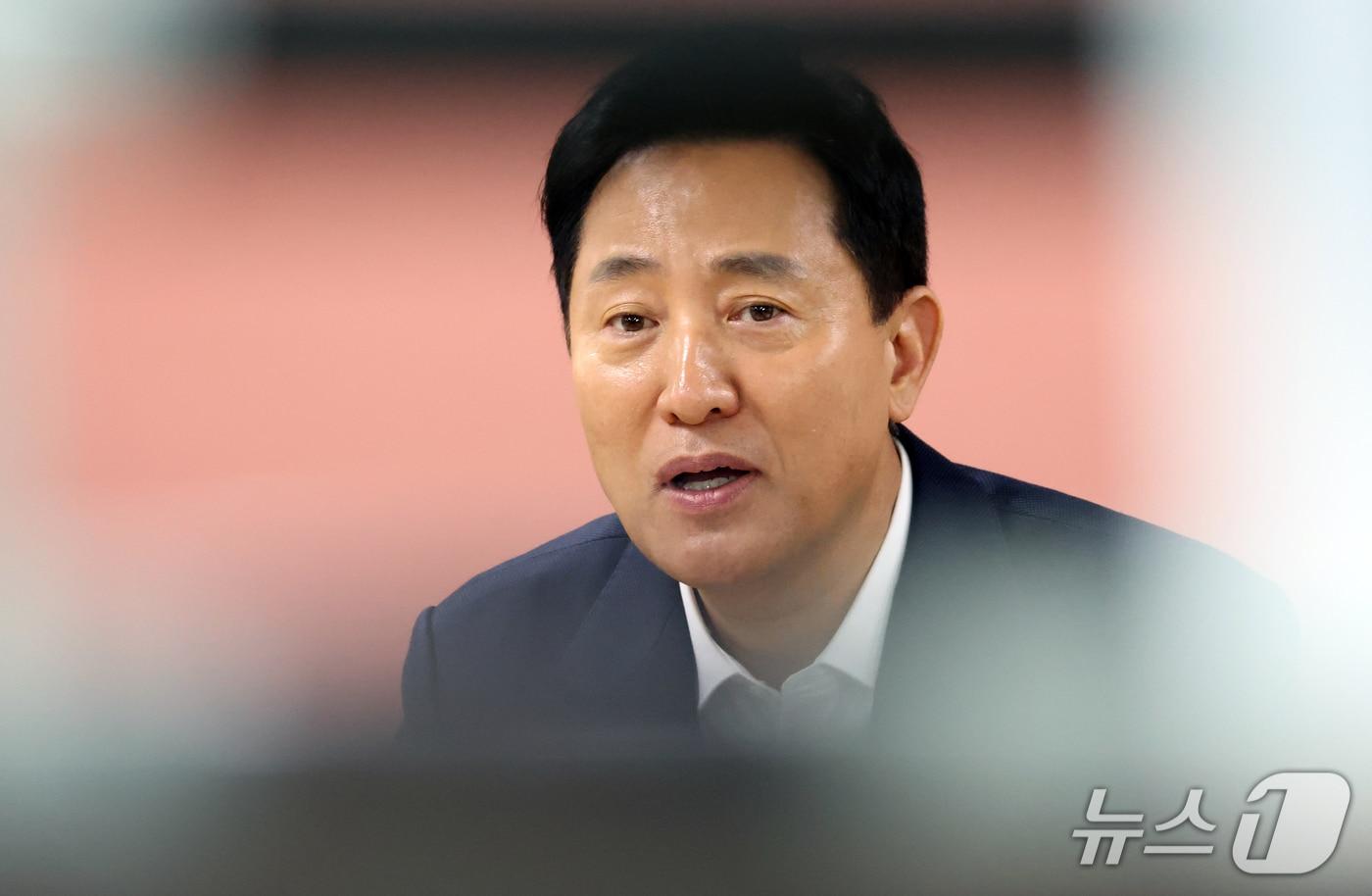 본문 이미지 - 오세훈 서울시장이 지난 21일 오후 서울 관악구 관악건강돌봄이음센터에서 열린 통합돌봄 현장방문 및 간담회에서 발언을 하고 있다. 2026.10.21 ⓒ 뉴스1 김명섭 기자
