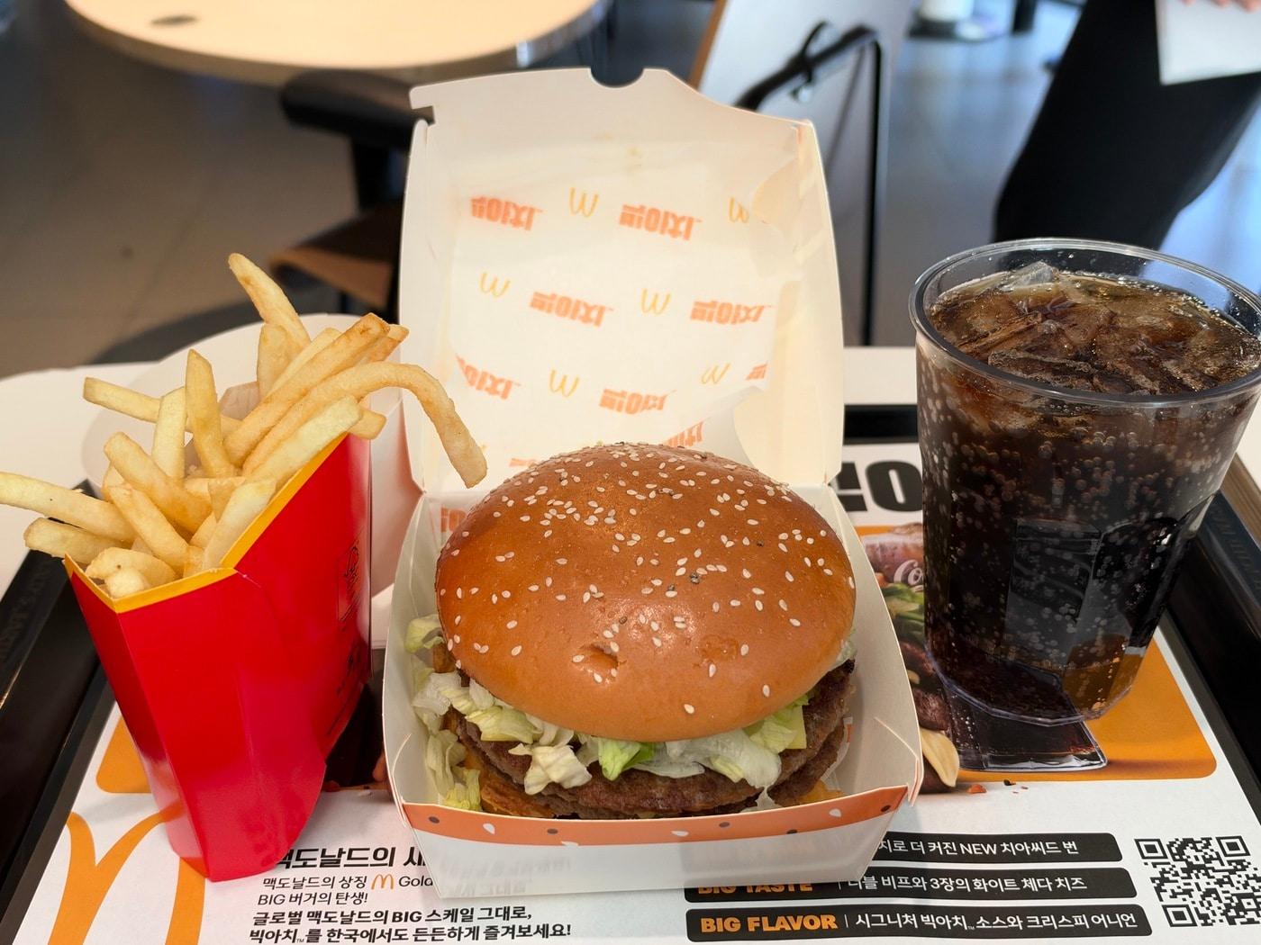본문 이미지 - 맥도날드가 22일 새롭게 선보이는 신메뉴 빅아치.