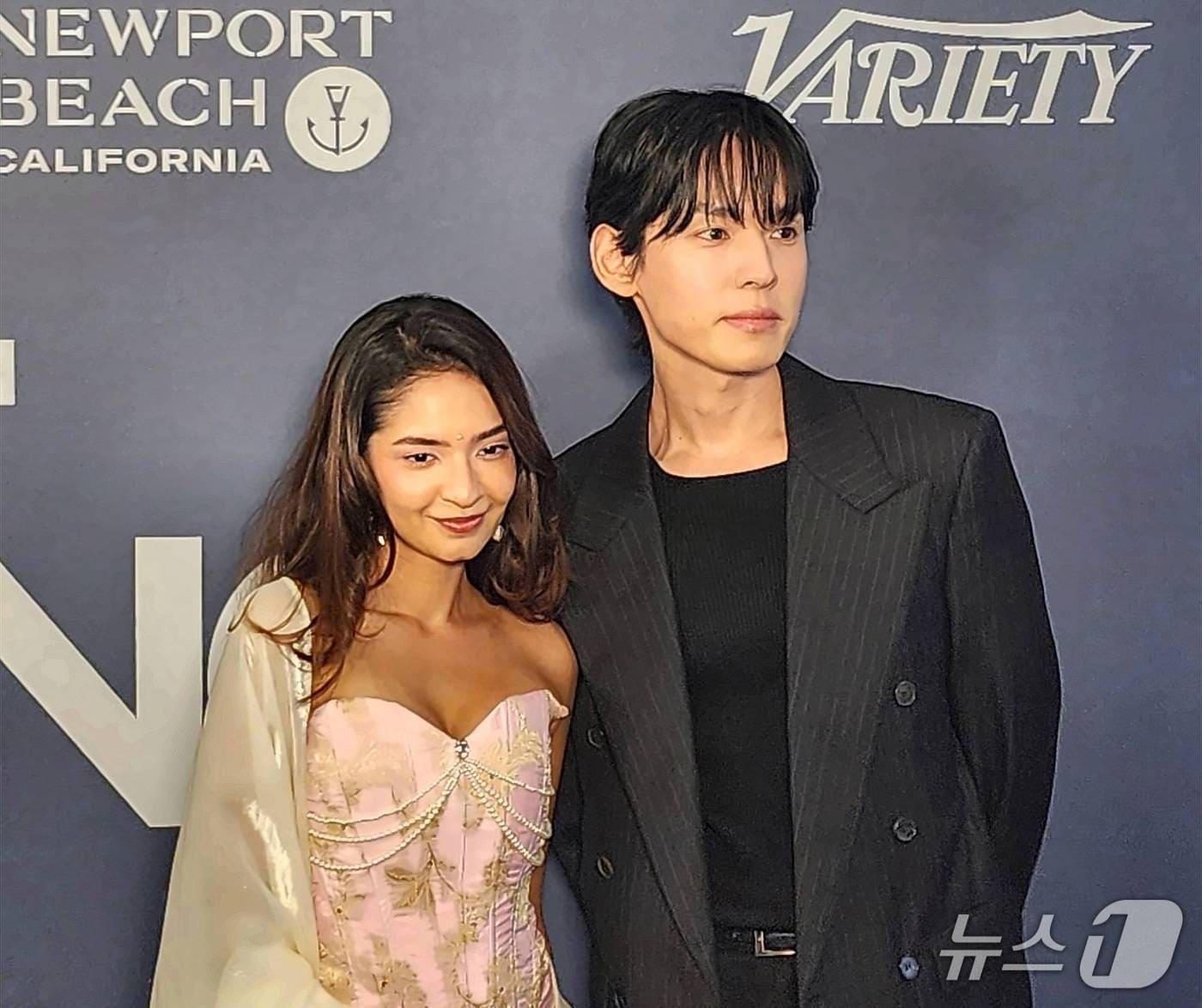 본문 이미지 - 제27회 뉴포트 비치 영화제(Newport Beach Film Festival)에 참석한 한국·인도 합작 영화 '제주 올레' 주연인 아누쉬카 센(Anushka Sen)과 강형석.(스토리웍스 제공, 재판매 및 DB 금지)