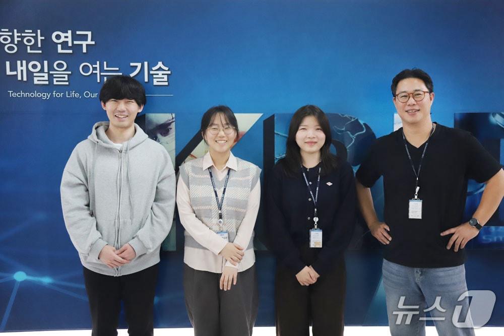 본문 이미지 - 한국생명공학연구원 조현수 박사(오른쪽) 연구팀(생명연 제공) /뉴스1