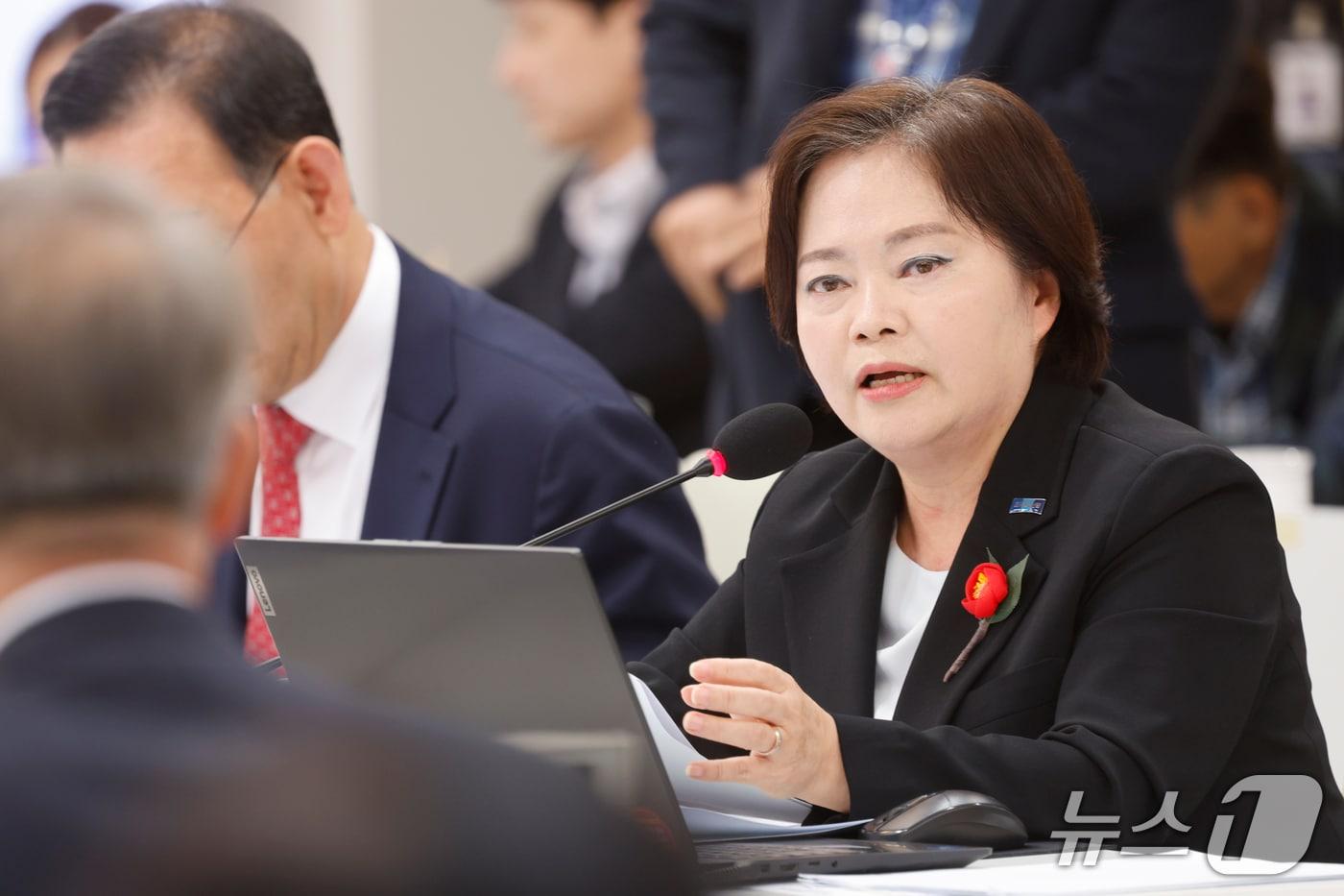 본문 이미지 - 정춘생 조국혁신당 의원이 22일 전남광주통합특별시 광주청사 중회의실에서 열린 국회 행정안전위원회 국정 감사에서 질의하고 있다. 2026.10.22 ⓒ 뉴스1 김태성 기자