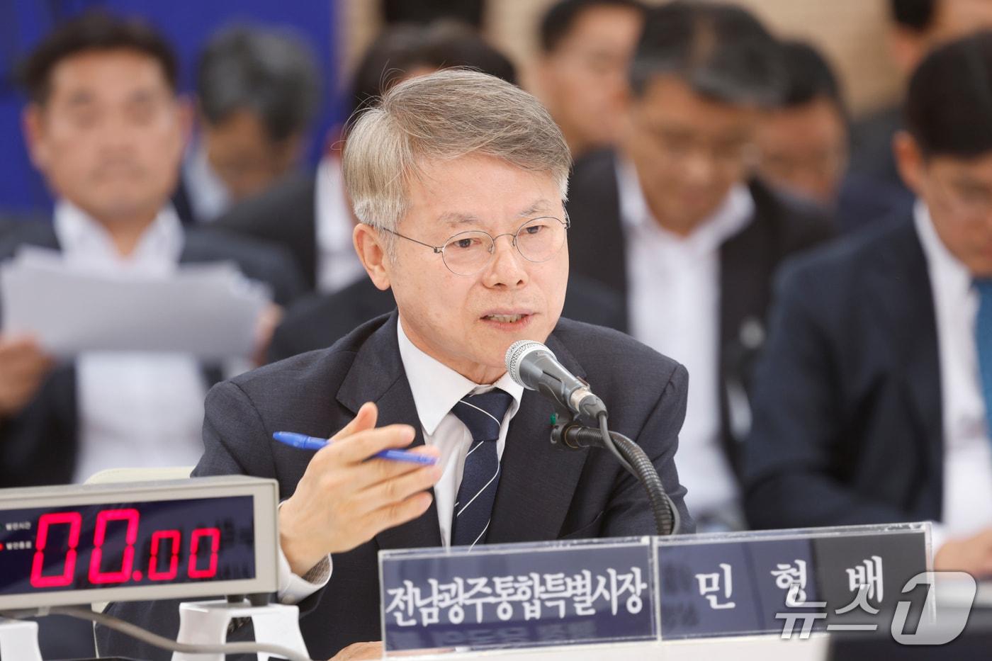 본문 이미지 - 민형배 전남광주통합특별시장 22일 전남광주통합특별시 광주청사 중회의실에서 열린 국회 행정안전위원회 국정 감사에서 답변하고 있다. 2026.10.22 ⓒ 뉴스1 김태성 기자