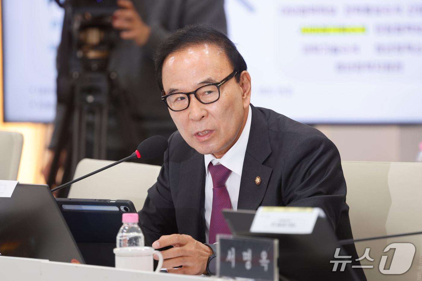 본문 이미지 - 박덕흠 국민의힘 의원(충북 보은옥천영동괴산)이 22일 전남광주통합특별시 광주청사 중회의실에서 열린 국회 행정안전위원회 국정 감사에서 질의하고 있다. 2026.10.22 ⓒ 뉴스1 김태성 기자