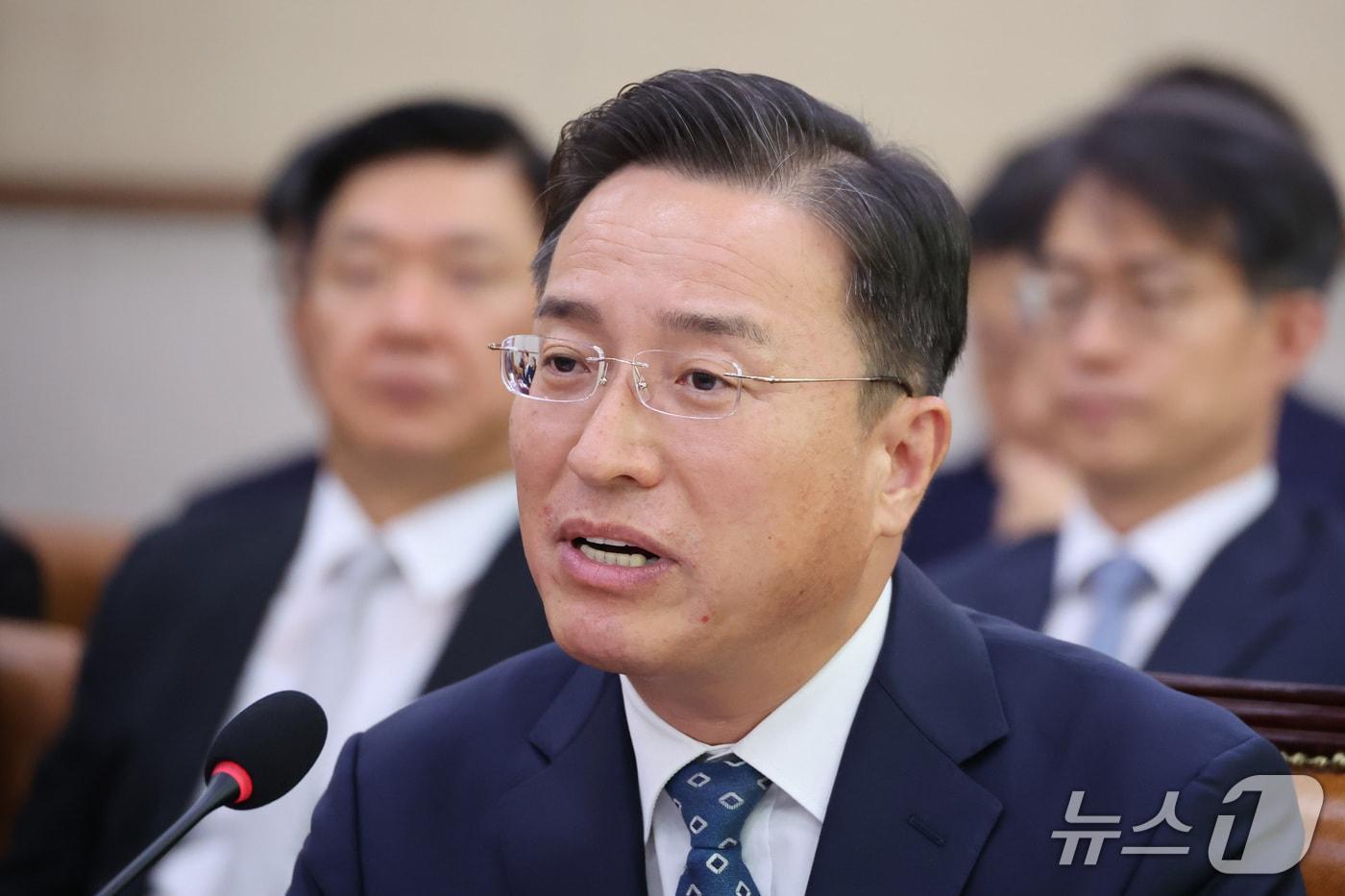 본문 이미지 - 이정현 검찰총장 직무대행이 22일 서울 여의도 국회에서 열린 법제사법위원회의 공소청에 대한 국정감사에서 의원 질의에 답변하고 있다. 2026.10.22 ⓒ 뉴스1 신웅수 기자