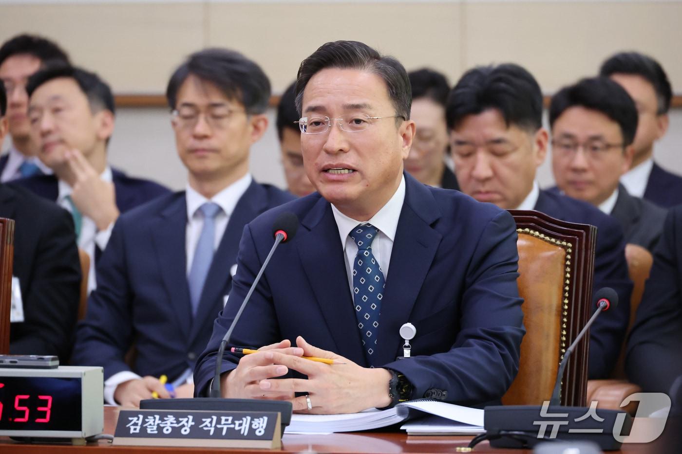 본문 이미지 - 이정현 공소청장 직무대행이 22일 서울 여의도 국회에서 열린 법제사법위원회의 공소청에 대한 국정감사에서 의원 질의에 답변하고 있다. 2026.10.22 ⓒ 뉴스1 신웅수 기자