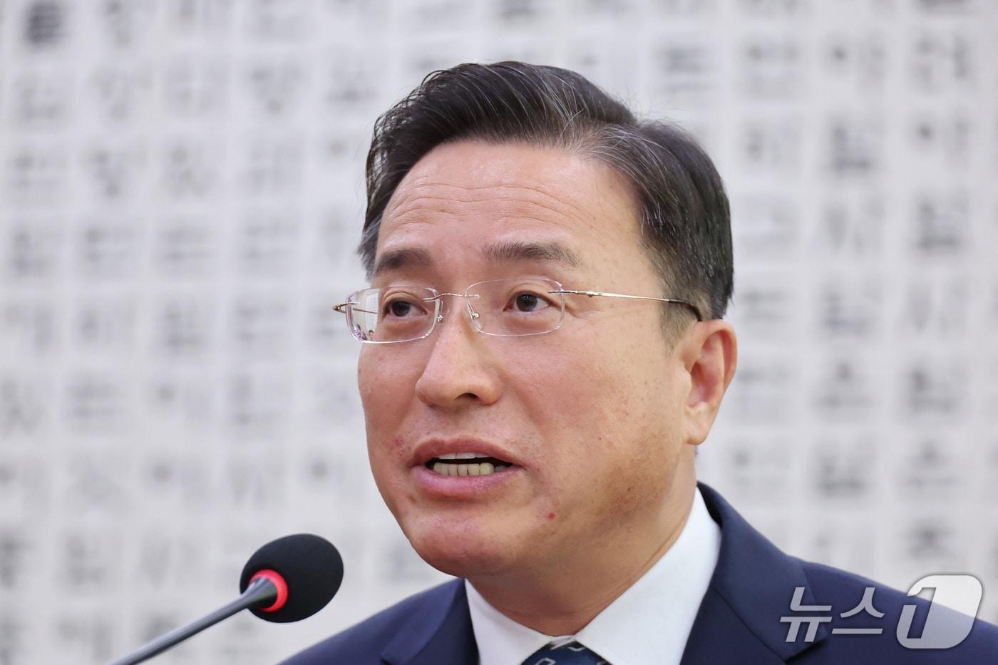 본문 이미지 - 이정현 검찰총장 직무대행이 22일 서울 여의도 국회에서 열린 법제사법위원회의 공소청에 대한 국정감사에서 의원 질의에 답변하고 있다. 2026.10.22 ⓒ 뉴스1 신웅수 기자