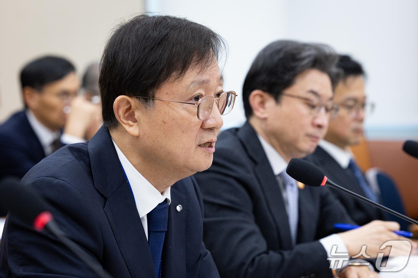 본문 이미지 - 이찬진 금융감독원장이 22일 서울 여의도 국회에서 열린 정무위원회의 금융위원회, 금융감독원 등에 대한 국정감사 종합감사에 출석해 의원 질의에 답하고 있다. 2026.10.22 ⓒ 뉴스1 유승관 기자