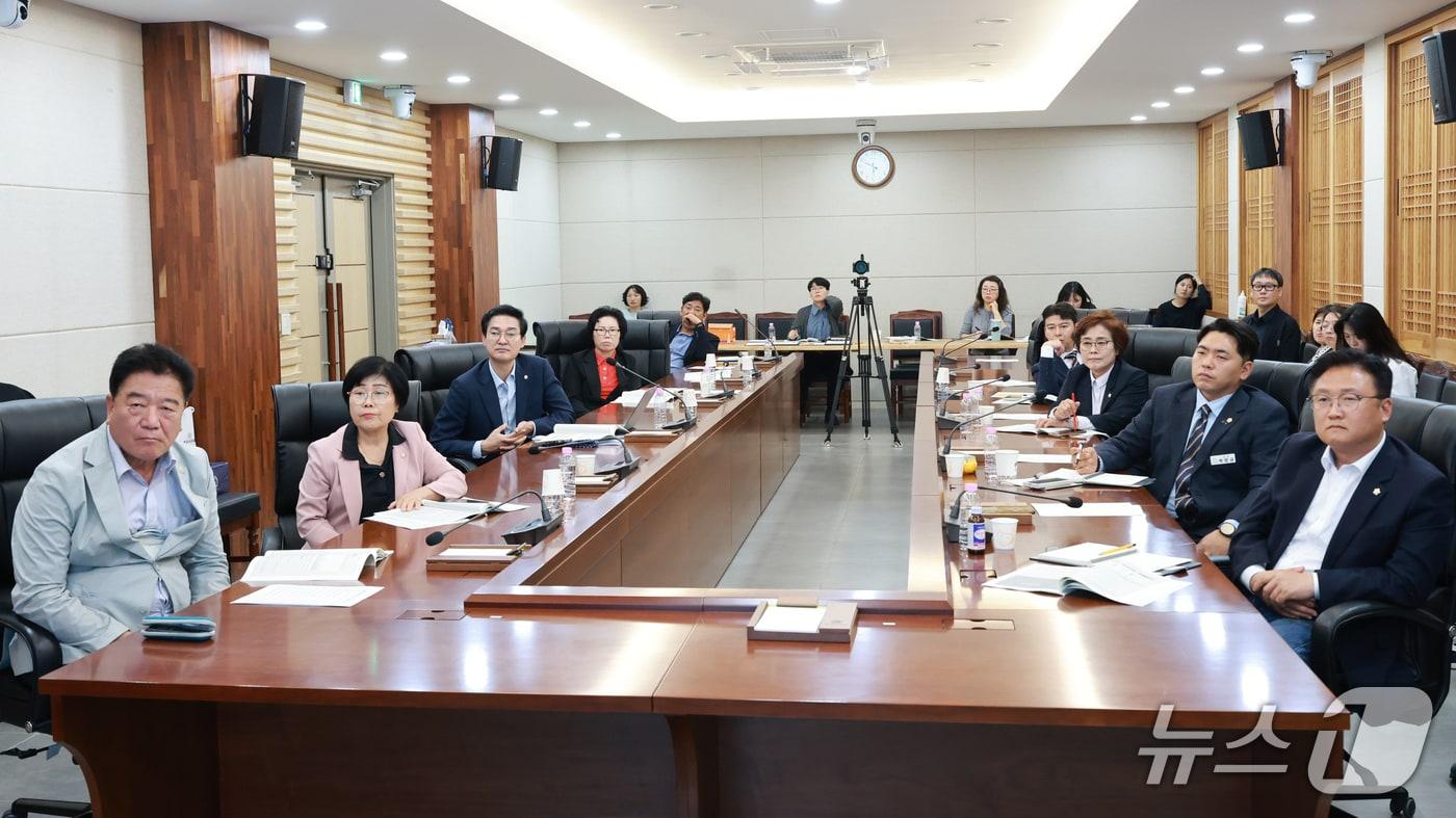 본문 이미지 - 논산시의회는 21일 시의회 1층 회의실에서 2026년도 행정사무감사 대비 의정역량 강화 교육을 실시했다. (논산시의회 제공. 재판매 및 DB금지) /뉴스1
