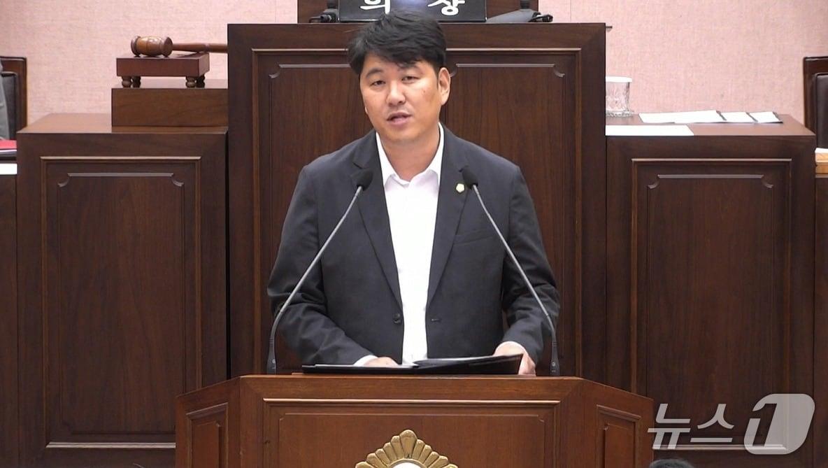 본문 이미지 - 강서구의회 제263회 임시회에서 김정용 부의장이 발언하고 있다.(강서구의회 제공. 재판매 및 DB 금지)