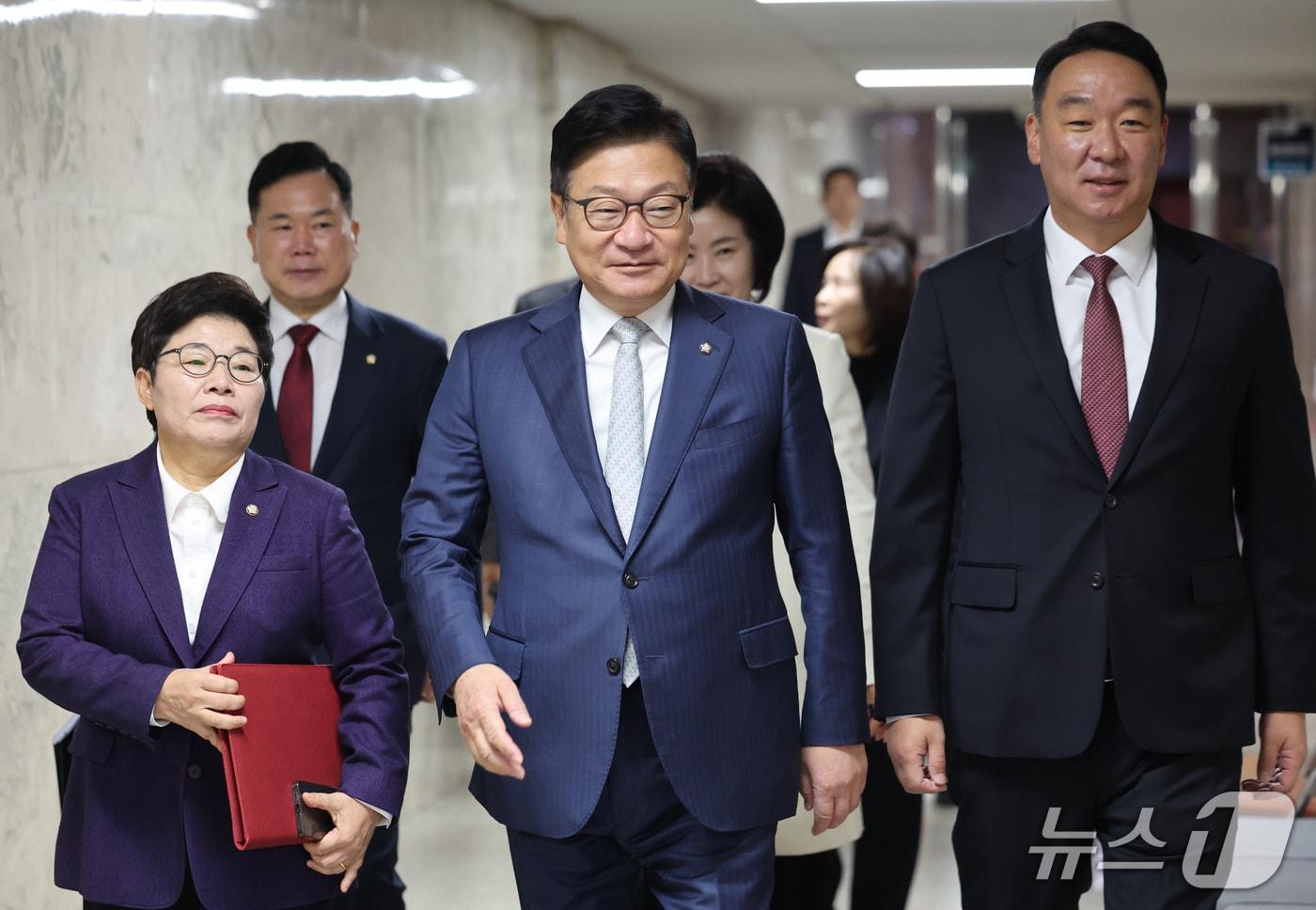 본문 이미지 - 정점식 국민의힘 원내대표가 23일 오전 서울 여의도 국회에서 열린 국정감사대책회의에 참석하고 있다. 2026.10.23 ⓒ 뉴스1 황기선 기자