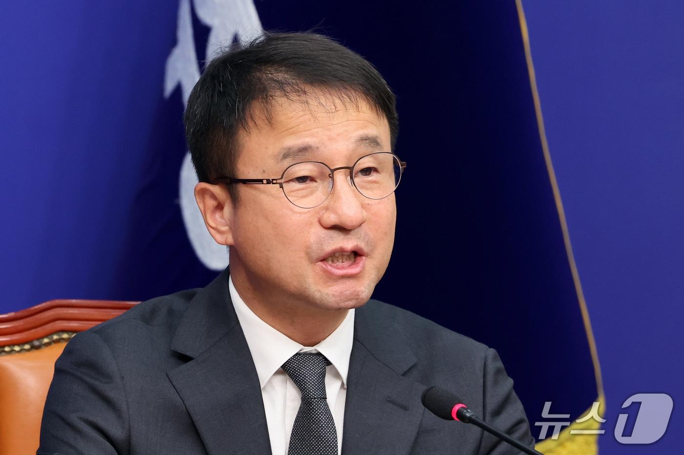 본문 이미지 - 한병도 더불어민주당 원내대표가 지난 23일 오전 서울 여의도 국회에서 열린 최고위원회의에서 발언을 하고 있다. 2026.10.23 ⓒ 뉴스1 황기선 기자