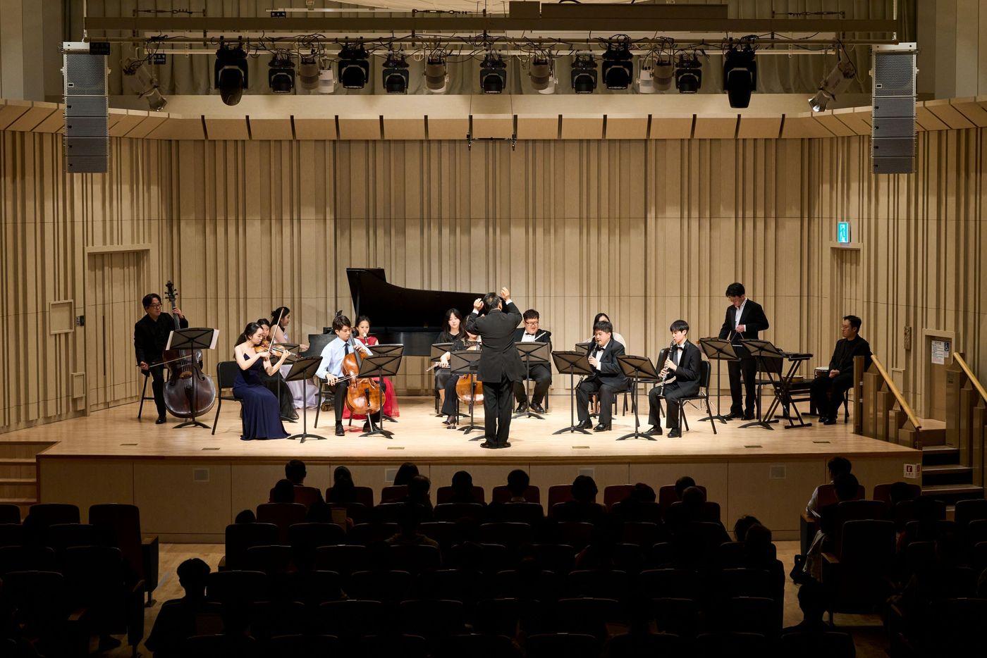 본문 이미지 - 22일 서울 중구 푸르지오홀에서 열린 장애인 클래식 연주단 OCI드림앙상블 제4회 정기연주회 모습 2026.10.22 (OCI홀딩스 제공)