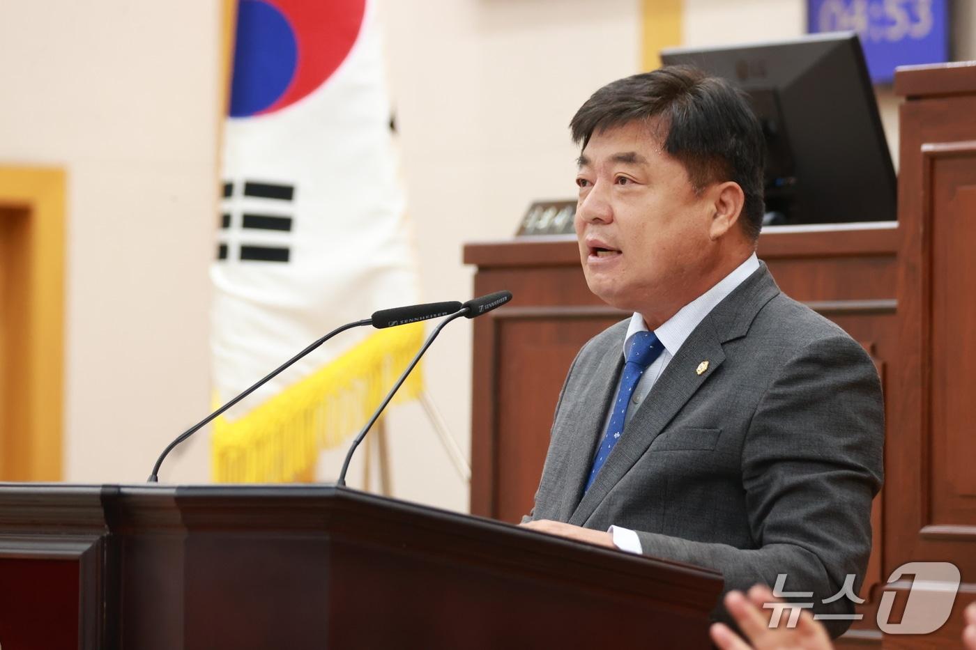 본문 이미지 -  23일 손상현 충주시의원이 307회 임시회 2차 본회의 자유발언으로 류자명 선생을 매개로 중국 후난성 창사시와 교류를 추진해야 한다고 제안하고 있다.(충주시의회 제공, 재판매 및 DB 금지) 2026.10.23/뉴스1 