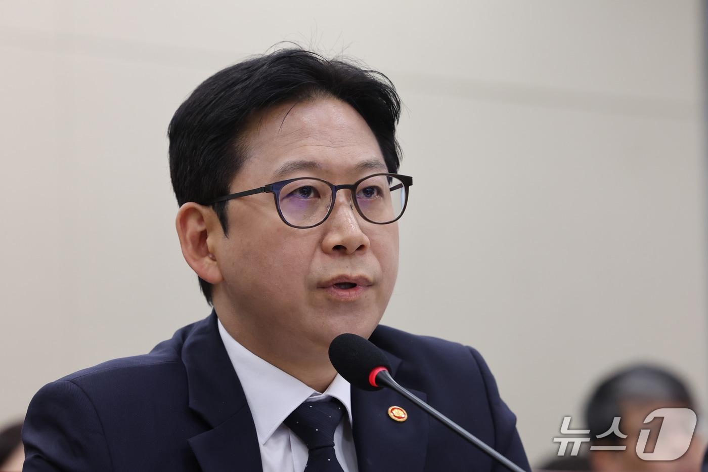 본문 이미지 - 배경훈 부총리 겸 과학기술정보통신부 장관이 23일 서울 여의도 국회 교육위원회에서 열린 과학기술정보통신부 등에 대한 국정감사 종합감사에서 의원 질의에 답하고 있다. 2026.10.23 ⓒ 뉴스1 황기선 기자