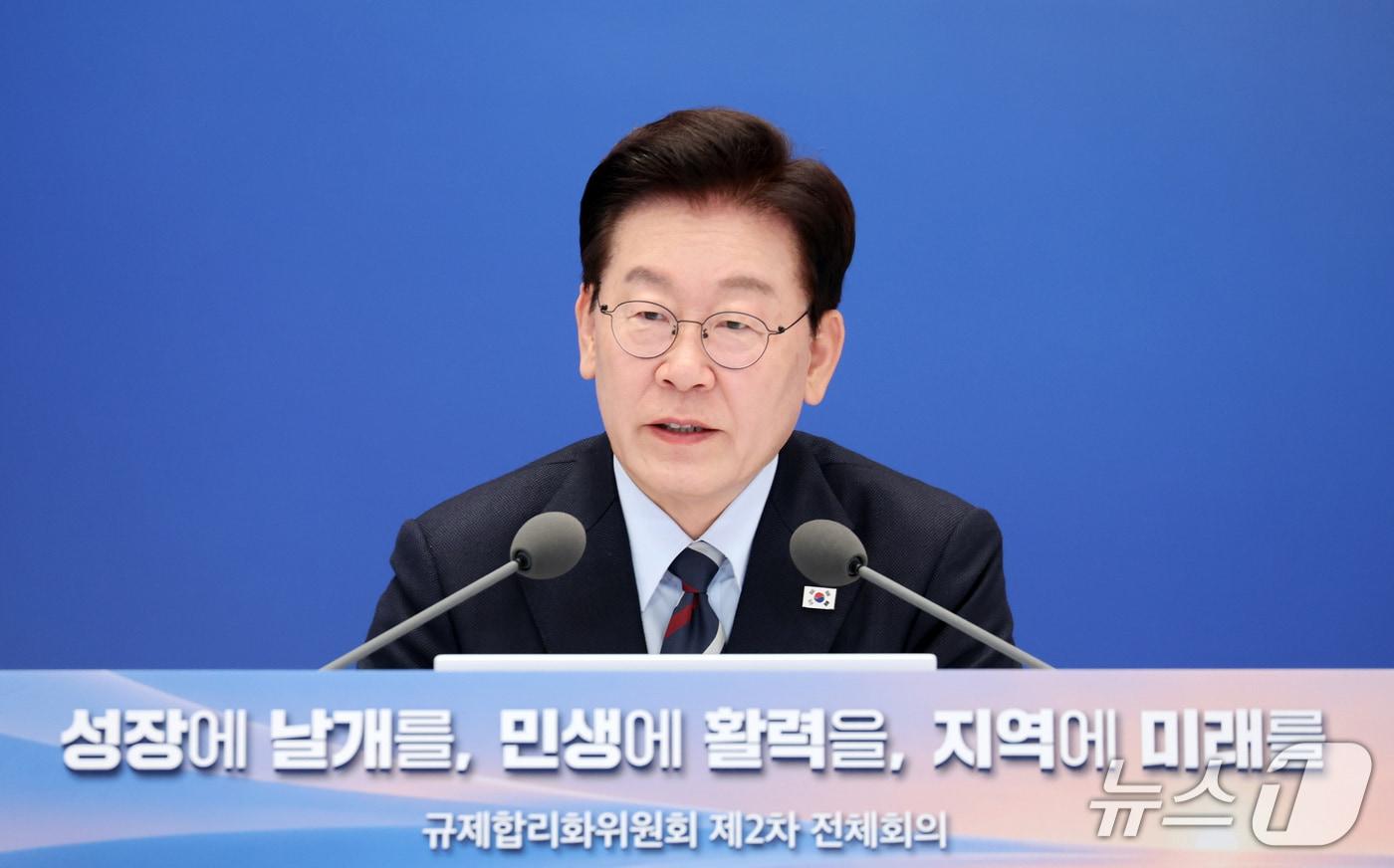 본문 이미지 - 이재명 대통령이 23일 청와대 영빈관에서 열린 규제합리화위원회 제2차 전체회의에서 모두 발언을 하고 있다. 2026.10.23 ⓒ 뉴스1 이재명 기자