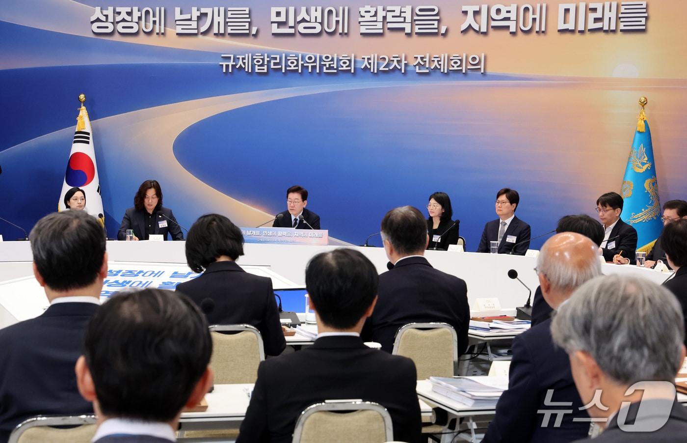 본문 이미지 - 이재명 대통령이 23일 청와대에서 열린 규제합리화위원회 2차 전체회의에서 발언하고 있다. 2026.10.23 ⓒ 뉴스1 이재명 기자