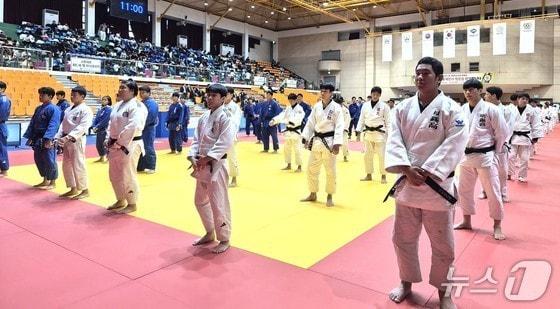 본문 이미지 - 지난 9월 2일 제천체육관에서 열린 54회 추계 전국 초·중·고등학교 유도 연맹전 개막식.2026.9.2/뉴스1 손도언 기자