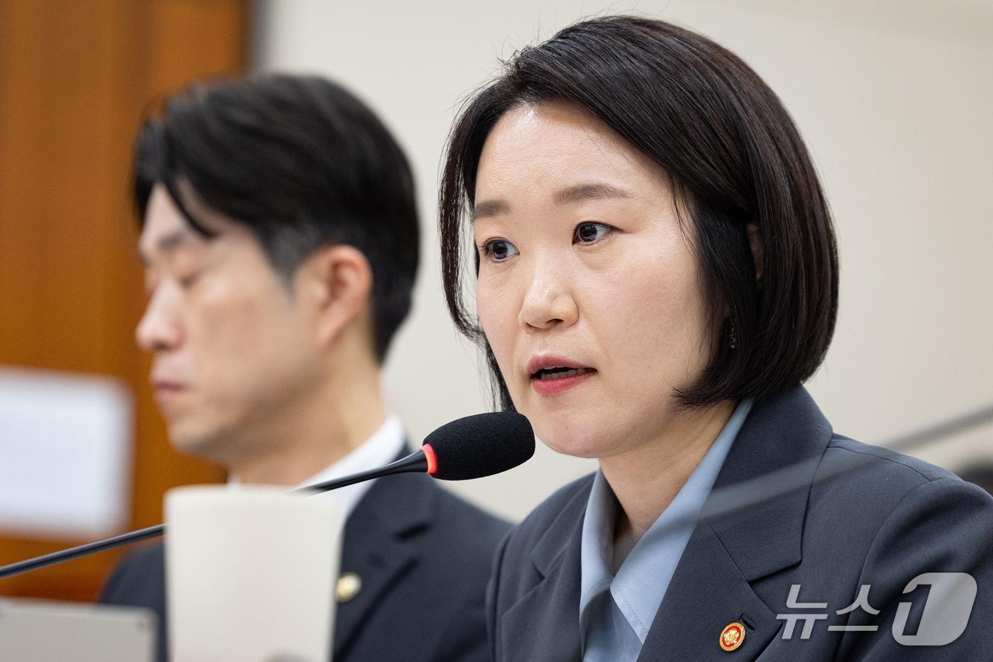 본문 이미지 - 이소영 중소벤처기업부 장관이 23일 서울 여의도 국회에서 열린 산업통상자원중소벤처기업위원회의 중소벤처기업부 등에 대한 국정감사 종합감사에 출석해 의원 질의에 답하고 있다. 2026.10.23 ⓒ 뉴스1 유승관 기자