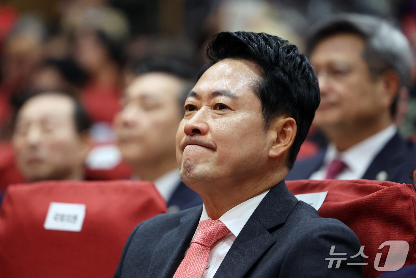 본문 이미지 - 장동혁 국민의힘 대표가 지난 23일 서울 여의도 국회 의원회관에서 열린 '입틀막법 총력투쟁 결의대회'에 자리하고 있다. 2026.10.23 ⓒ 뉴스1 황기선 기자