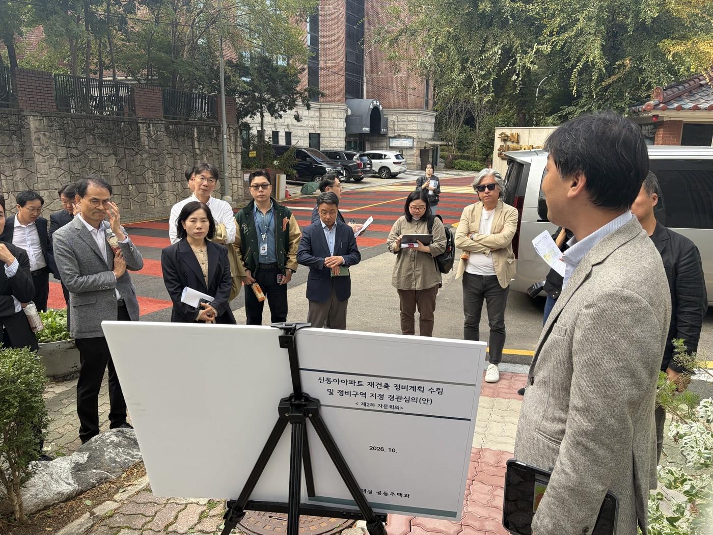 본문 이미지 - 서울시가  현장 합동 신속통합기획 자문을 진행하고 있다.(서울시 제공)