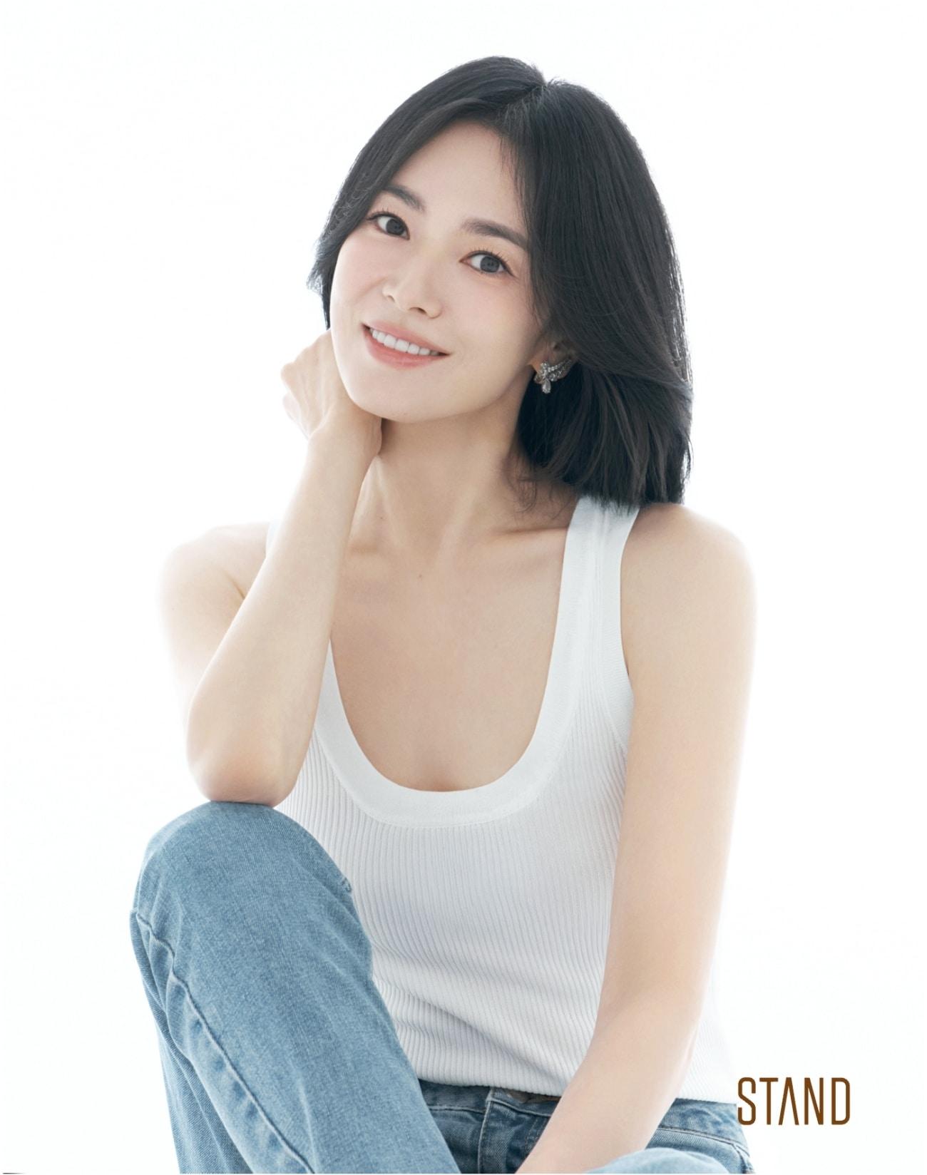 본문 이미지 - 배우 송혜교 / 스탠드