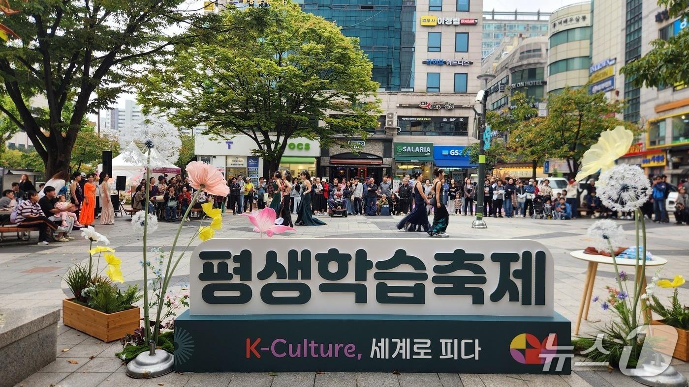 본문 이미지 - 경기 군포시 평생학습축제. (군포시 제공. 재판매 및 DB 금지) 2026.10.23/뉴스1 