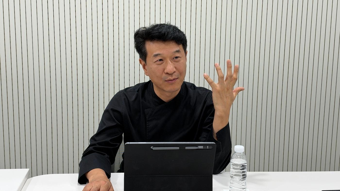 본문 이미지 - 이석동 bhc 메뉴개발팀장이 20일 서울 다이닝브랜즈그룹 R&D센터에서 뉴스1과 인터뷰하고 있다.(다이닝브랜즈그룹 제공)