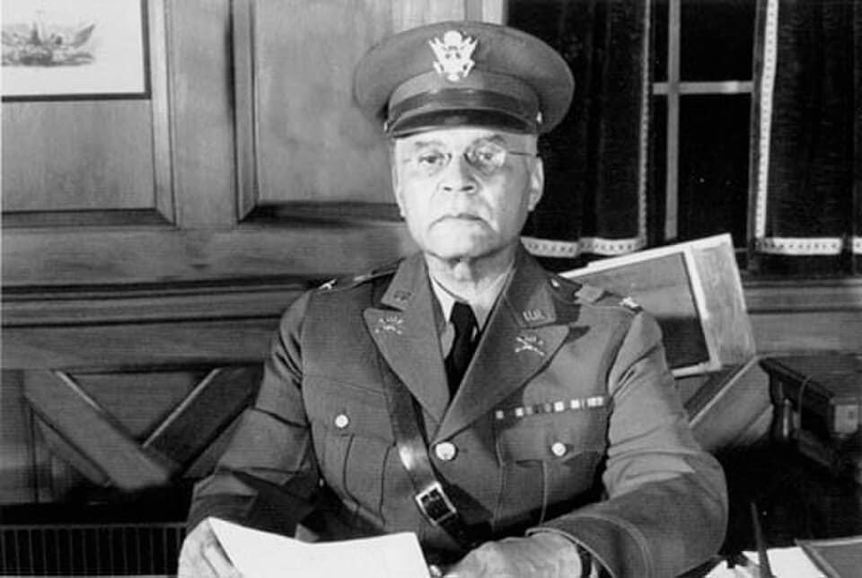본문 이미지 - 벤저민 O. 데이비스 시니어 (출처: US Army photographer, Public domain, via Wikimedia Commons)
