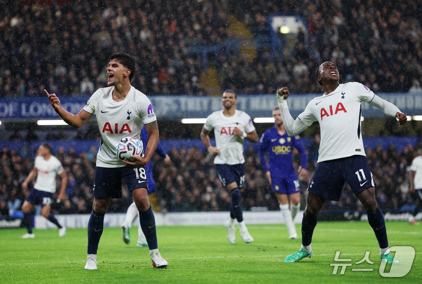 본문 이미지 - 토트넘 홋스퍼가 25일(한국시간) 열린 2026-27 EPL 8라운드에서 첼시를 2-0으로 꺾었다. ⓒ 로이터=뉴스1
