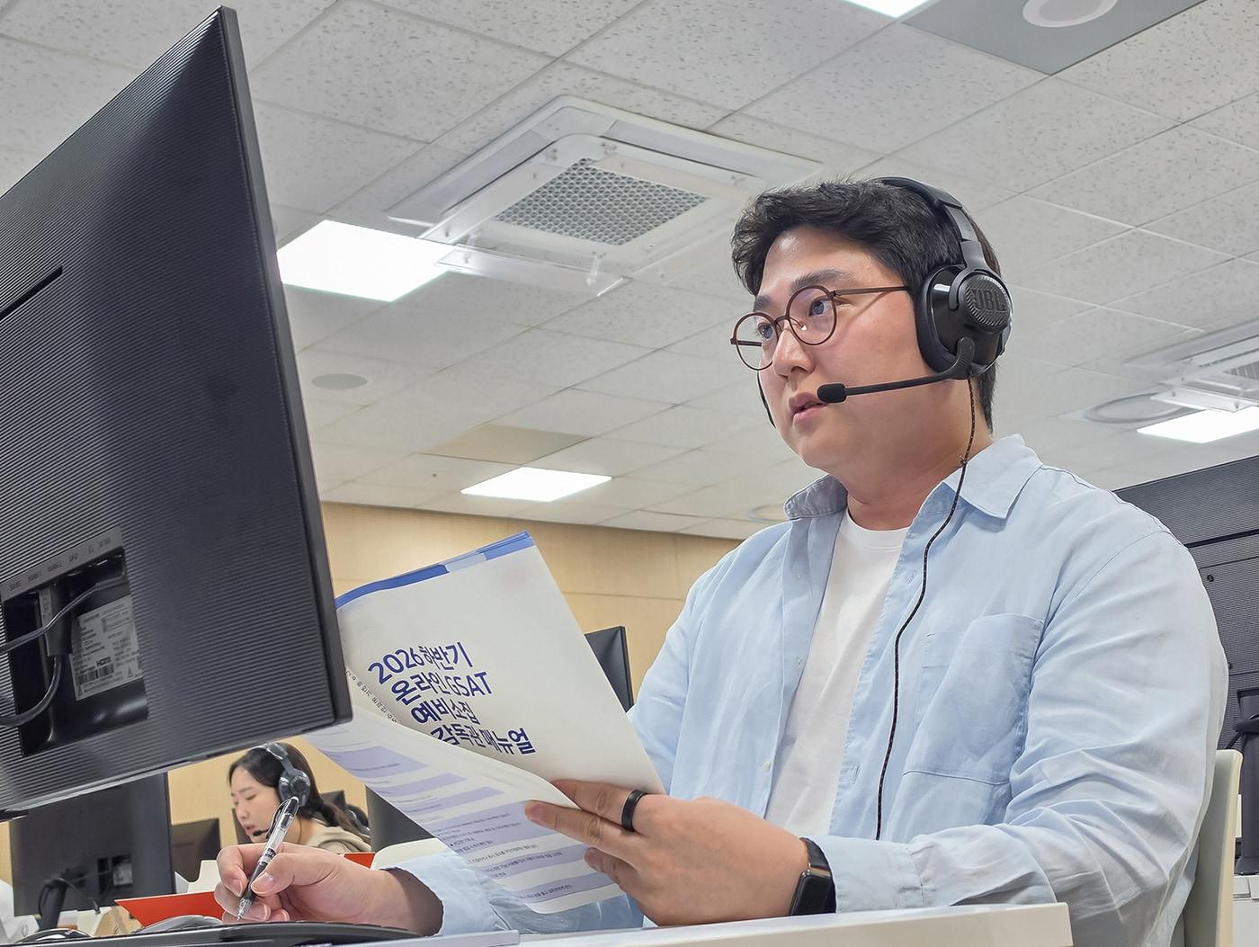 본문 이미지 - 취업준비생이 하반기 GSAT 시험에 응시하고 있다.(삼성그룹 제공)/뉴스1