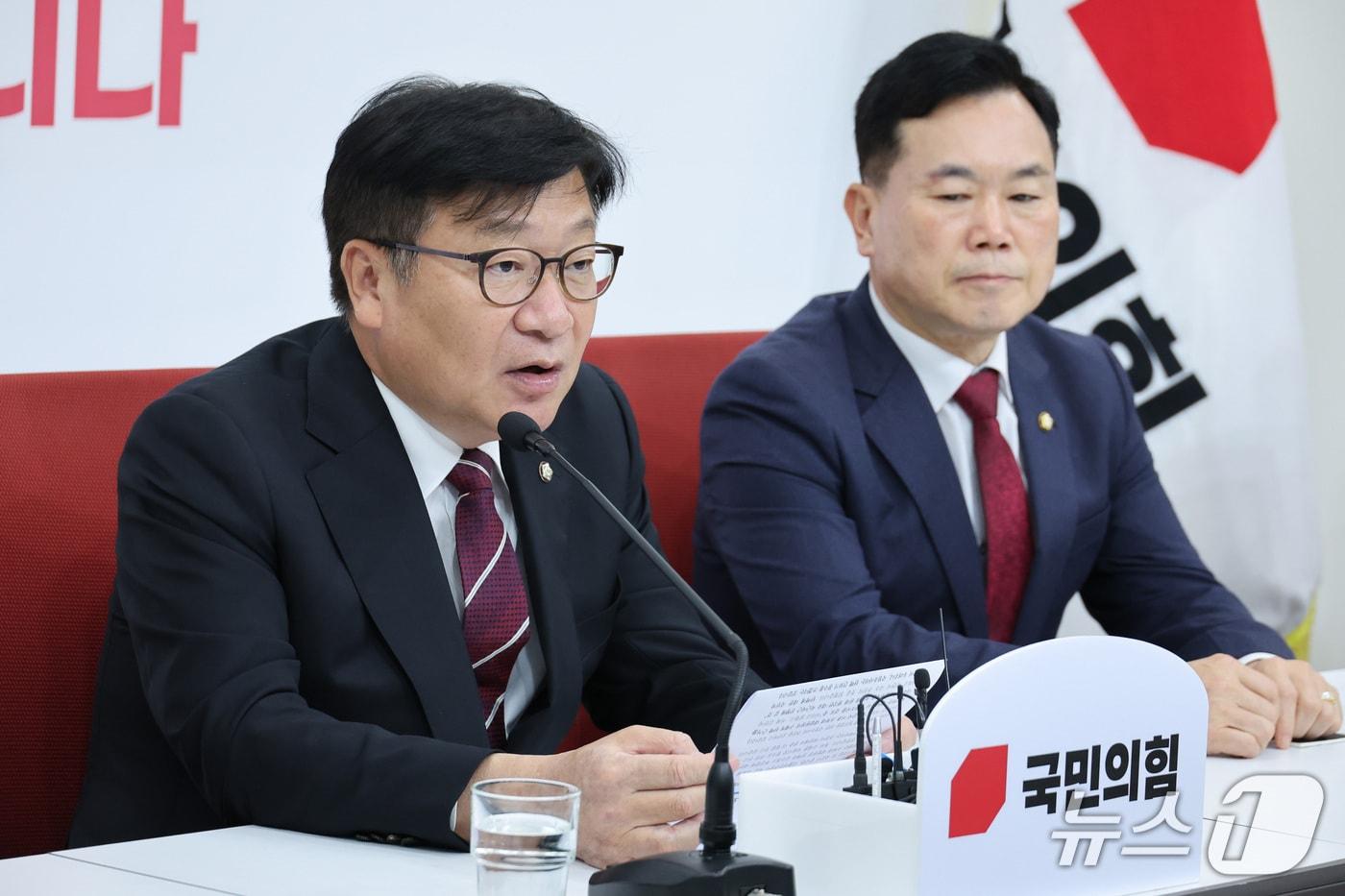 본문 이미지 - 정점식 국민의힘 원내대표가 25일 서울 여의도 국회에서 국정감사 현안 관련 기자간담회를 하고 있다. 2026.10.25 ⓒ 뉴스1 신웅수 기자