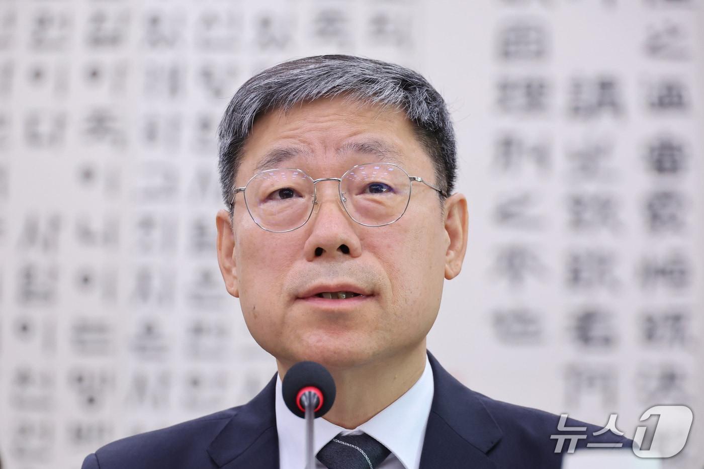 본문 이미지 - 노경필 법원행정처장이 26일 서울 여의도 국회에서 열린 법제사법위원회의 법무부 등에 대한 종합감사에서 의원 질의에 답변하고 있다. 2026.10.26 ⓒ 뉴스1 신웅수 기자