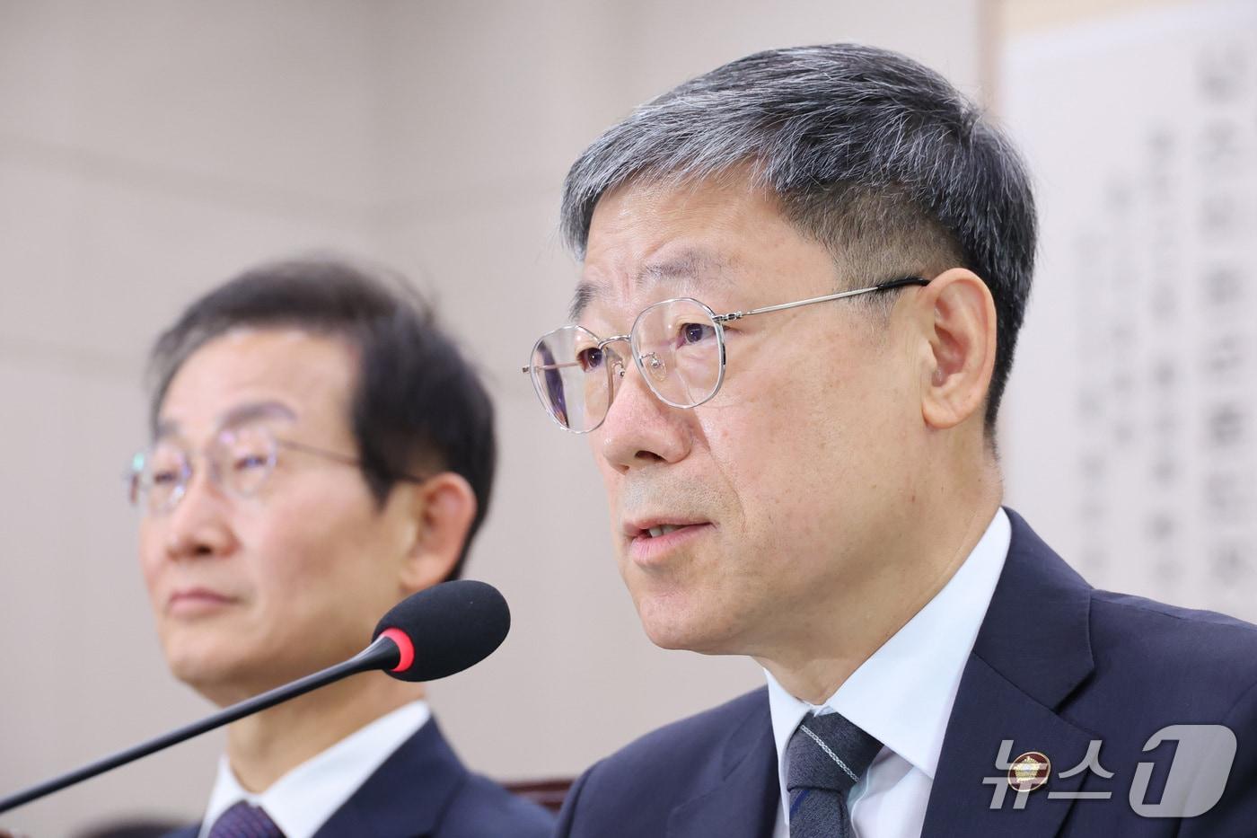 본문 이미지 - 노경필 법원행정처장이 26일 서울 여의도 국회에서 열린 법제사법위원회의 법무부 등에 대한 종합감사에서 의원 질의에 답변하고 있다. 2026.10.26 ⓒ 뉴스1 신웅수 기자