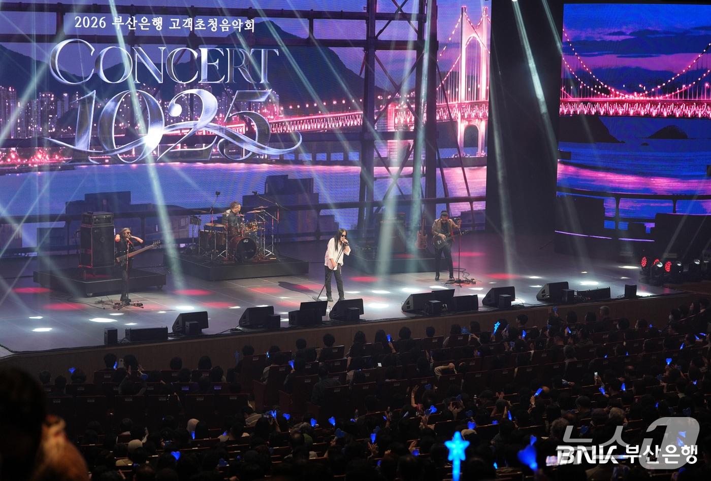 본문 이미지 - 지난 25일 열린 부산은행 59주년 기념콘서트 모습 (부산은행 제공. 재판매 및 DB 금지)