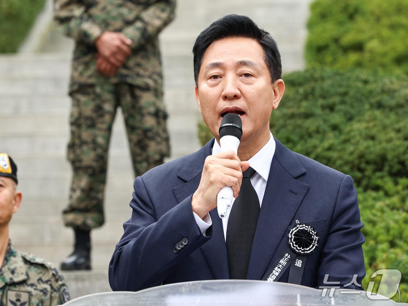 본문 이미지 - 오세훈 서울시장이 26일 서울 동작구 국립서울현충원에서 열린 박정희 대통령 서거 47주년 기념식에 참석해 인사말을 하고 있다. (공동취재) 2026.10.26 ⓒ 뉴스1 오대일 기자