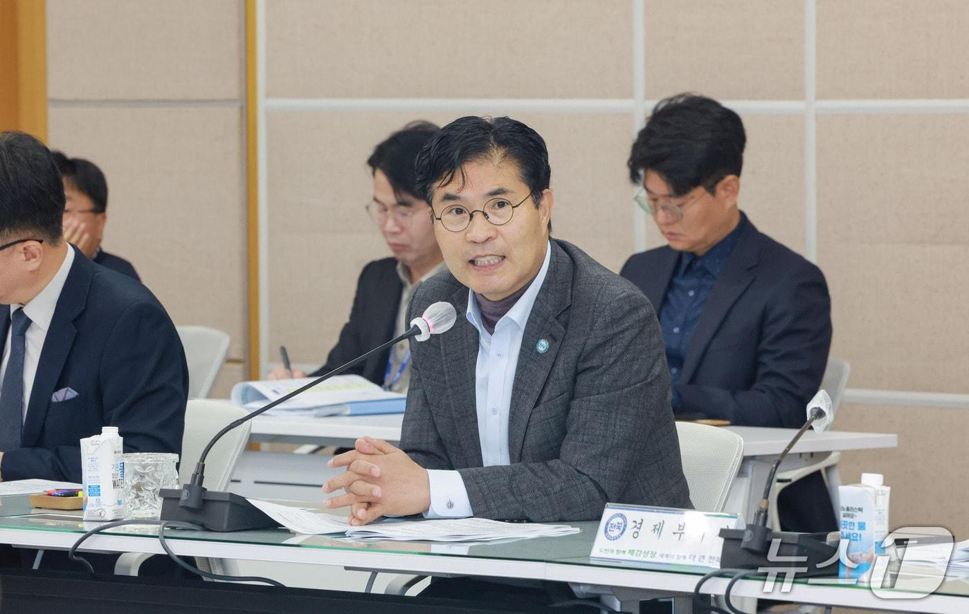 본문 이미지 - 26일 이원택 전북도지사가 간부회의를 주재하고 있다.(전북도 제공. 재판매 및 DB 금지)/뉴스1 