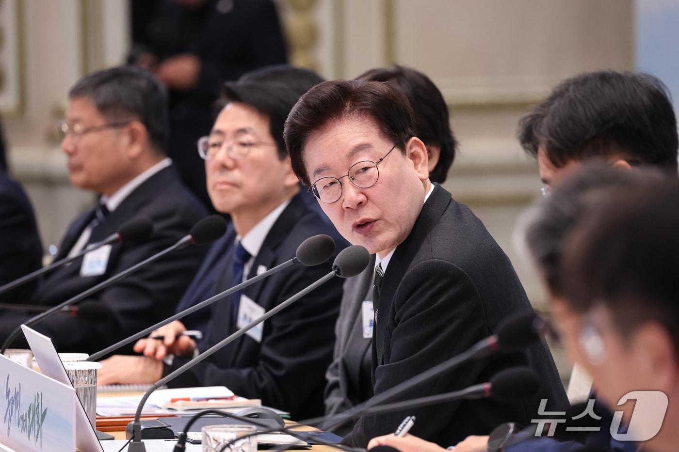 본문 이미지 - 이재명 대통령이 26일 청와대 영빈관에서 열린 농어촌 간담회에서 발언하고 있다. 2026.10.26 ⓒ 뉴스1 허경 기자