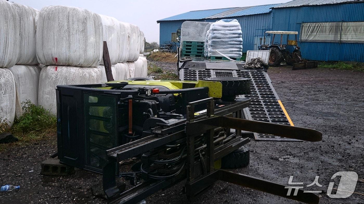 본문 이미지 - 구좌읍 지게차 사망 사고 현장.(독자 제공. 재판매 및 DB 금지)/뉴스1