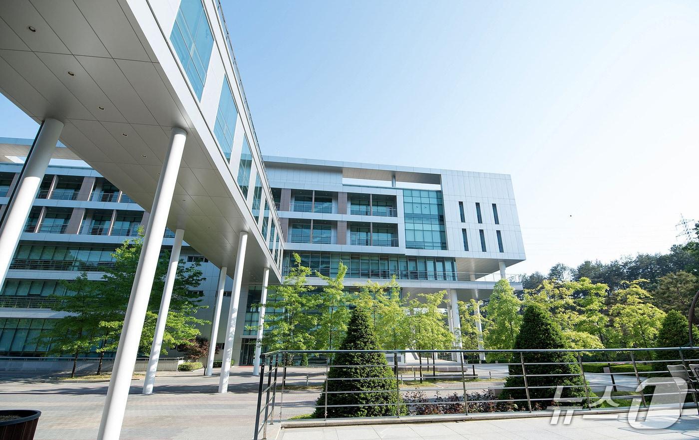본문 이미지 - 영진전문대가 한국전문대학교육협의회의 '2025학년도 학사학위 전공심화과정 운영진단'에서 평가 대상 8개 학과 모두 최고 등급을 받았다.  (영진전문대 제공. 재판매 및 DB 금지)
