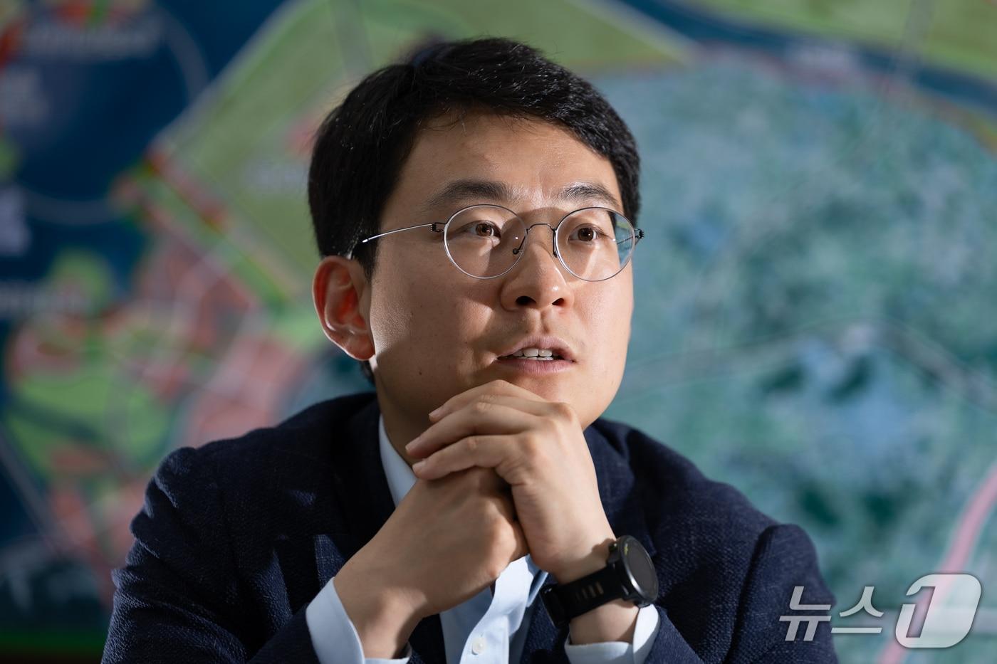 본문 이미지 - 국회 보건복지위원회 박지원 더불어민주당 의원이 26일 서울 여의도 국회 의원회관에서 뉴스1과 인터뷰하고 있다. ⓒ 뉴스1 유승관 기자