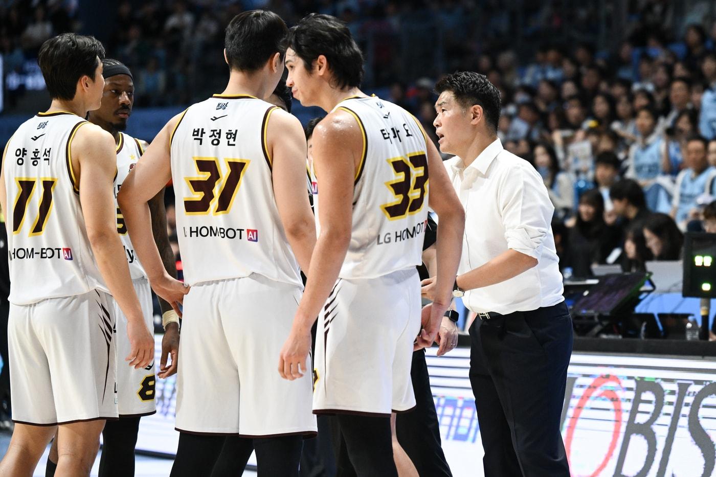 본문 이미지 - 고양 소노 원정에서 승리를 거둔 창원 LG. (KBL 제공. 재판매 및 DB 금지)